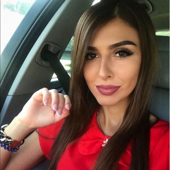 Meet your Posher, Fiona - Picture 1 of 1